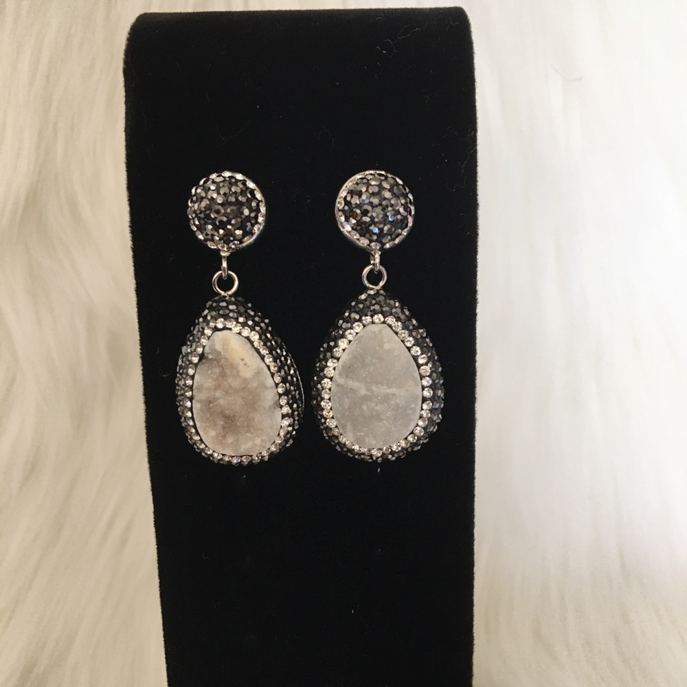 Pavé Earrings with white stone